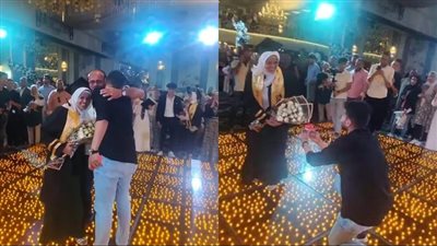 على طريقة روبونزل.. شاب يتقدم لخطبة طالبة في حفل تخرج آداب المنوفية والفتاة: اتفاجئت برد فعل الناس 