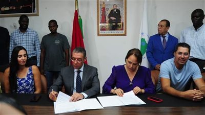 رئيس الاتحاد المصري للكرة الطائرة يوقع عقود استضافة مصر لبطولة الأمم الإفريقية