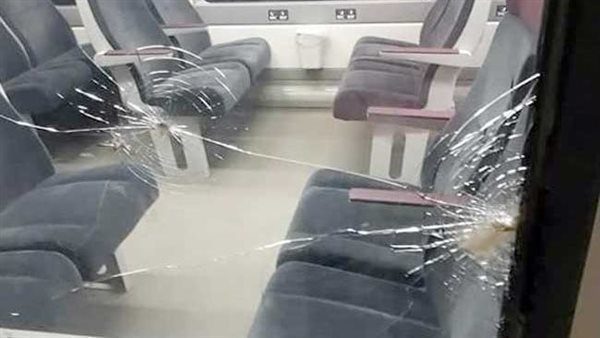 رشق القطارات بالحجارة