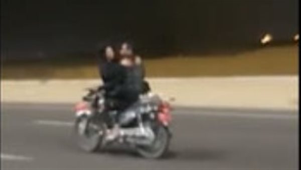 قيادة موتوسيكل -