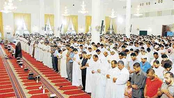  الصف الأول في المسجد