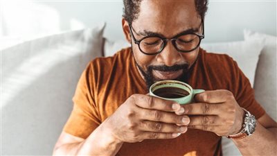 هل الكافيين وحده ما يحفز الأشخاص لتناول القهوة؟.. دراسة توضح