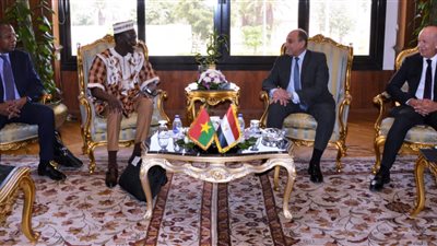 وزير الطيران يبحث مع الجانب البوركيني سبل تعزيز التعاون المشترك