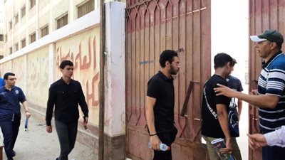 انتظام طلاب الثانوية العامة بالدقهلية داخل لجان امتحان الاستاتيكا 