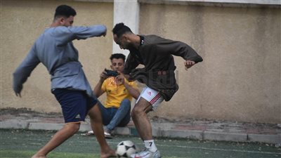 المزاريطة في ثوبها الجديد.. مباراة كرة قدم ساخنة بين فريقين بالجلاليب في قرية إدشاي بالغربية 