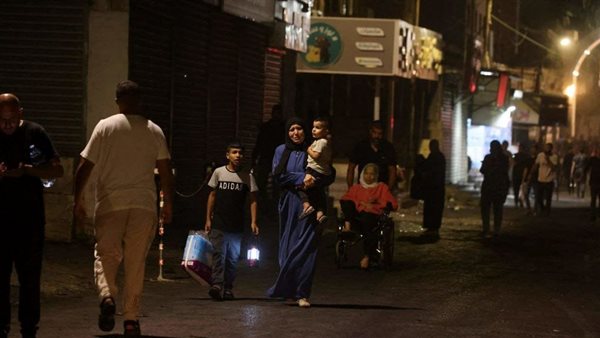 إجلاء آلاف الفلسطينيين