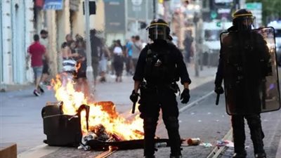 فرنسا تحظر مظاهرات تندد بعنف الشرطة ضد المواطنين