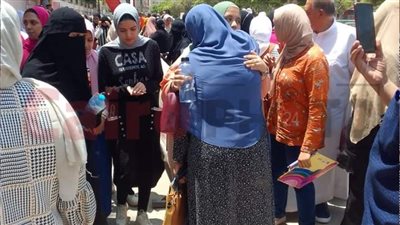 بدء توافد طلاب الثانوية العامة لأداء امتحان اللغة الإنجليزية بالفيوم