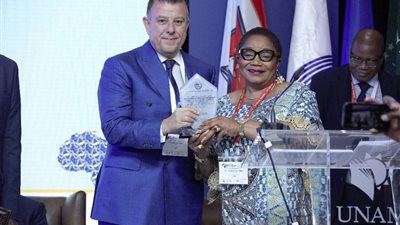 رئيس جامعة عين شمس يحصد جائزة سفير التعليم العالي بشمال إفريقيا