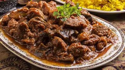 خطوات وطريقة عمل طاجن لحمة بالبصل.. سر الوصفة السحرية