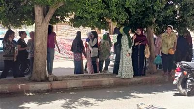 في متناول الجميع.. ارتياح بين طلاب الثانوية العامة في المنيا بعد امتحان الإنجليزي
