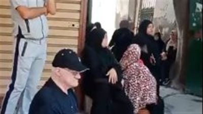 بالحزن والدموع.. تشييع جثمان مؤذن مسجد متطوع لقي مصرعه في انهيار عقار بالإسكندرية | بث مباشر