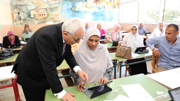 وزير التعليم خلال