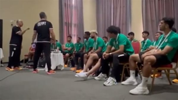 ميكالي مع لاعبي المنتخب