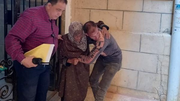 إنقاذ سيدة مسنة بلا