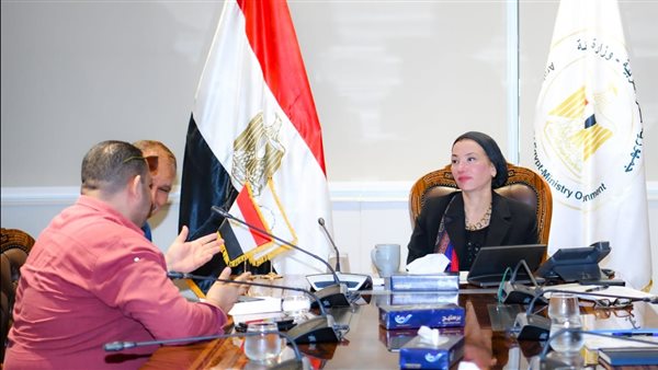 وزيرة البيئة تلتقي