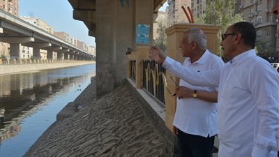 محافظ الجيزة يتفقد مواقع إنشاء كباري السيارات والمشاة بمشروع تغطية ترعة المريوطية