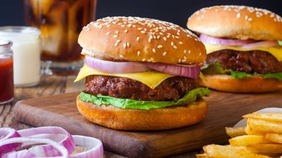 بطعم خيالي طريقة عمل البرجر في المنزل.. بكل أسرار المطاعم والمحلات