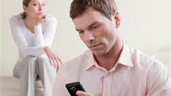 تجسس الزوج على زوجته