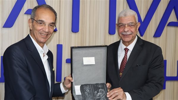 وزير الاتصالات ورئيس