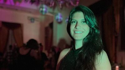 شغفها بالموسيقى وصلها إلى العالمية.. أول قائدة كورال مصرية معتمدة من ألمانيا: أمي سبب نجاحي