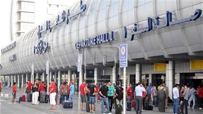 القبض على أمريكي بمطار القاهرة بحوزته عملات أثرية تعود للعصر اليوناني والروماني