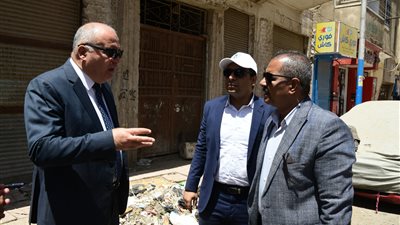 لتدني مستوى النظافة.. محافظ قنا يحيل رئيس حي ومشرفي النظافة بقوص للتحقيق 