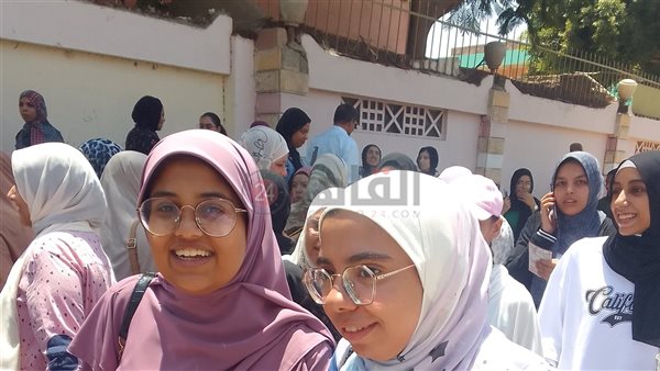 سعادة بين طلاب الثانوية