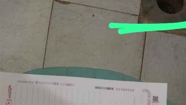 طالبة تؤدي الامتحان