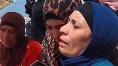 البحر فرحان بيك مش عايز يسيبك يبني.. انهيار والدة شاب توفى غرقًا خلال انتظار خروج جثمانه بالإسكندرية| بث مباشر 