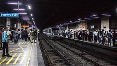 شاب يتخلص من حياته أسفل عجلات قطار مترو دار السلام | بث مباشر 