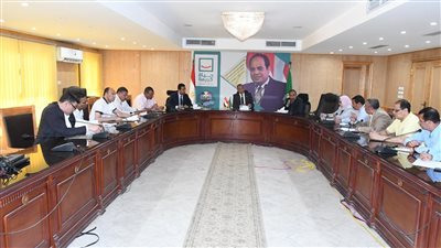 محافظ الفيوم يتابع آليات العمل بعدد من الملفات الحيوية 