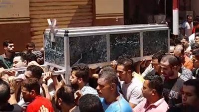 أهالي الشرقية يشيعون جنازة شاب توفي بعد صراع مع السرطان | بث مباشر