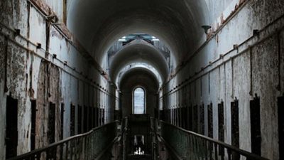 سجن مانديلا وجزيرة الشيطان.. تعرف على أشهر السجون الأكثر رعبًا في العالم