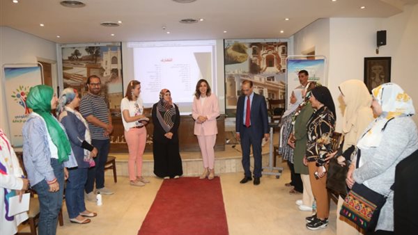 نيفين الكيلاني تتابع