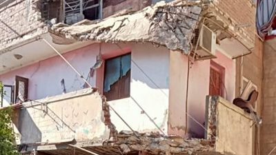 انهيار بلكونة عقار بمدينة بنها دون إصابات| صور