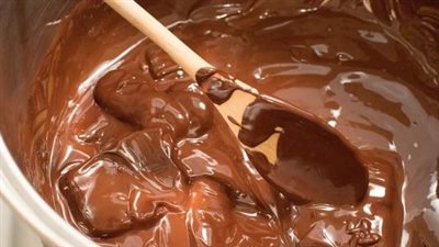 رهيبة وسريعة.. طريقة عمل صوص الشوكولاتة بدون نار