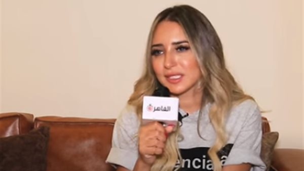 الفنانة ساندي