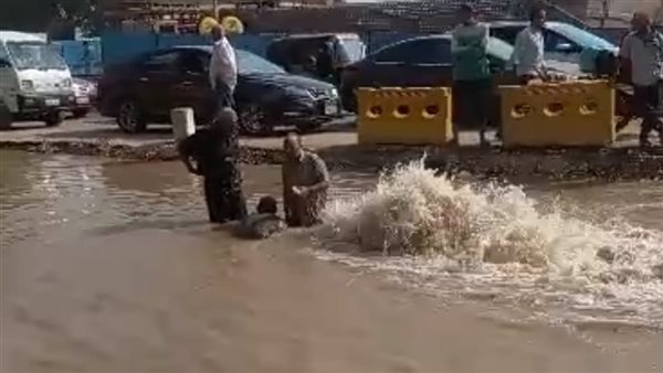 كسر ماسورة مياه 