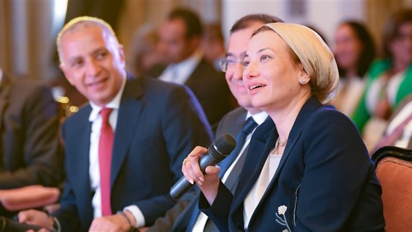  وزيرة البيئة