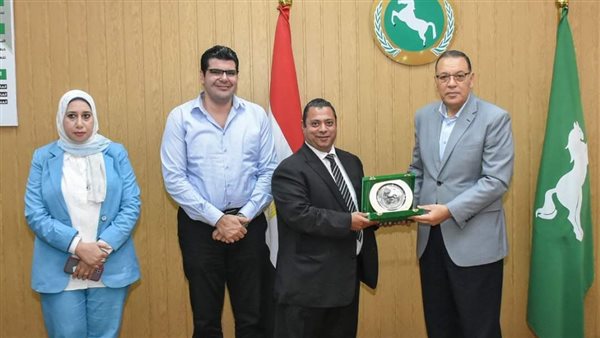 محافظ الشرقية يُكرم