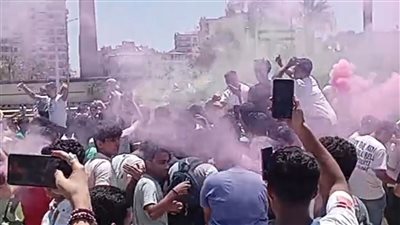 شماريخ ألوان وطبول.. احتفالات طلاب الثانوية العامة بانتهاء ماراثون الامتحانات| بث مباشر 