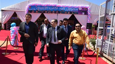 نائب رئيس المجتمعات العمرانية يفتتح معرض الكتاب للطفل بنادي مدينة الشيخ زايد الرياضي