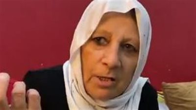 أم هاشم أكبر مشجعة للزمالك: وصيتي لولادي يلفوني بعلم النادي لما أموت| بث مباشر 