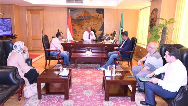 محافظ الفيوم يناقش