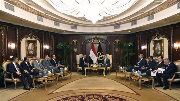 وزير الداخلية يستقبل