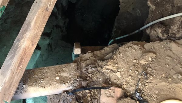 المنزل المنهار