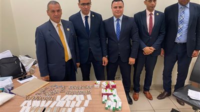 ضبط راكبين بحوزتهما عقاقير مخدرة وماريجوانا بمطار القاهرة