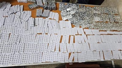 ضبط راكبة بحوزتها 455 شريطا لعقارات مدرجة بجداول المخدرات 