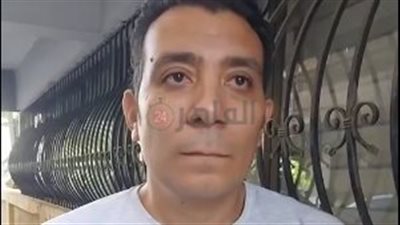 والدتي ماتت بالسرطان والعلاج خلاني مديون لطوب الأرض.. شاب يستغيث: عندي 4 بنات وهتسجن أنا وأمهم | فيديو